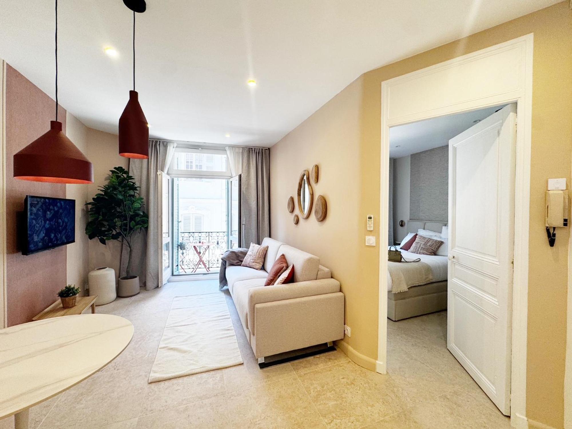 Apartamento & Palais - 2 Min Away, Balcony