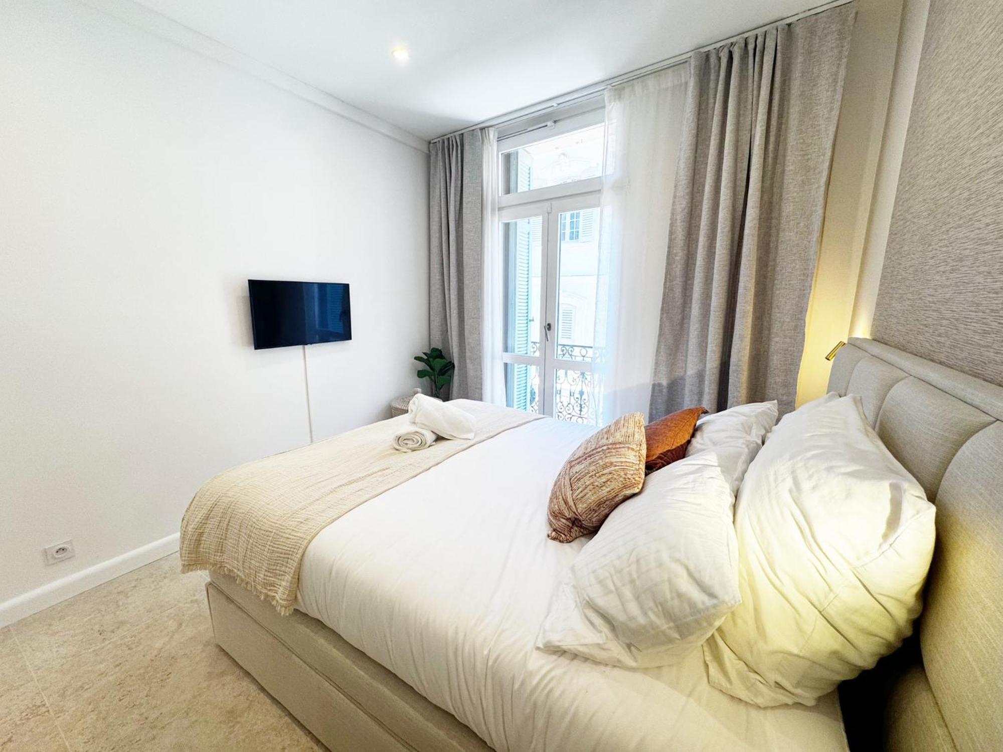 Apartamento & Palais - 2 Min Away, Balcony *